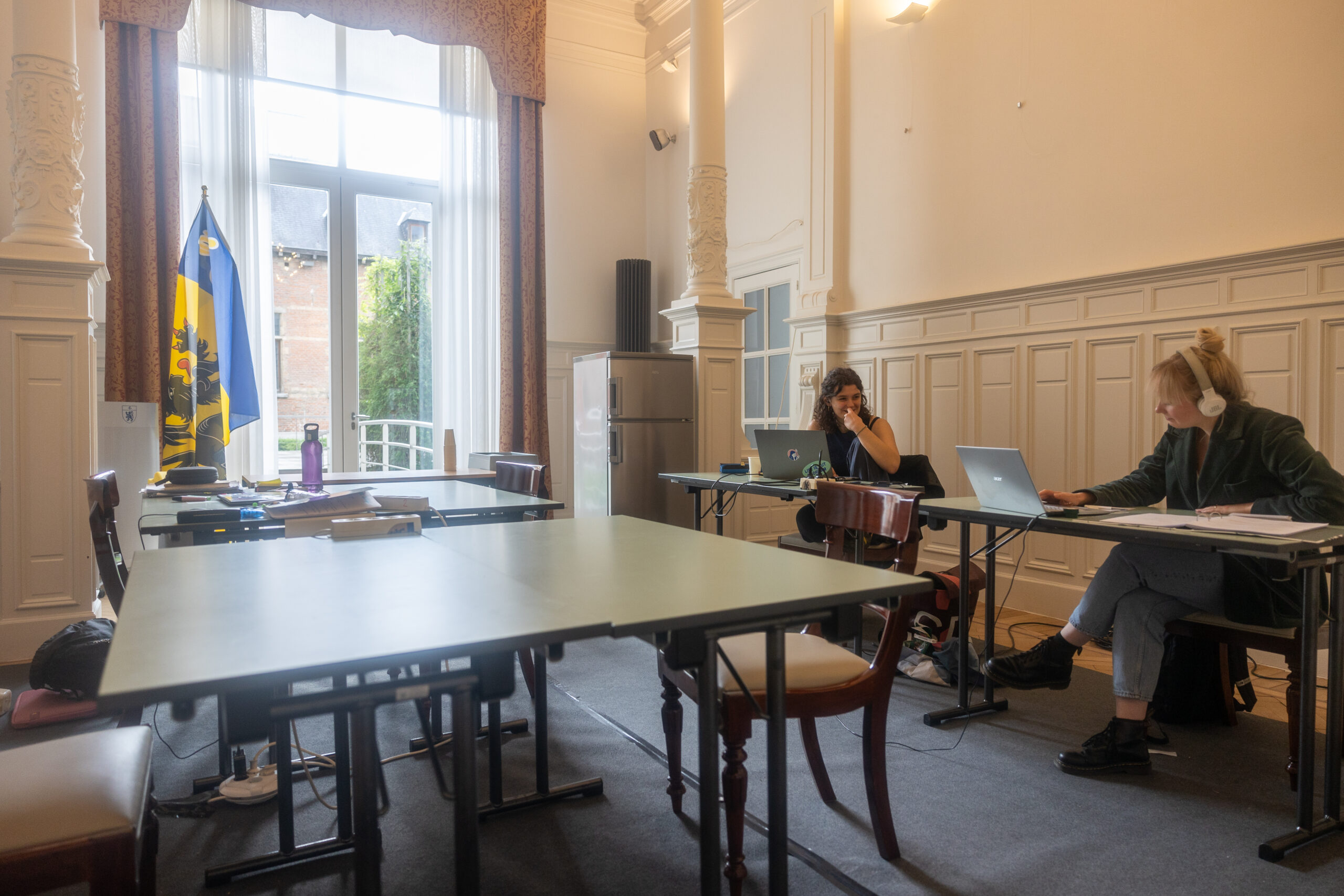 Foto van blokkende studenten in het huis van de Raad